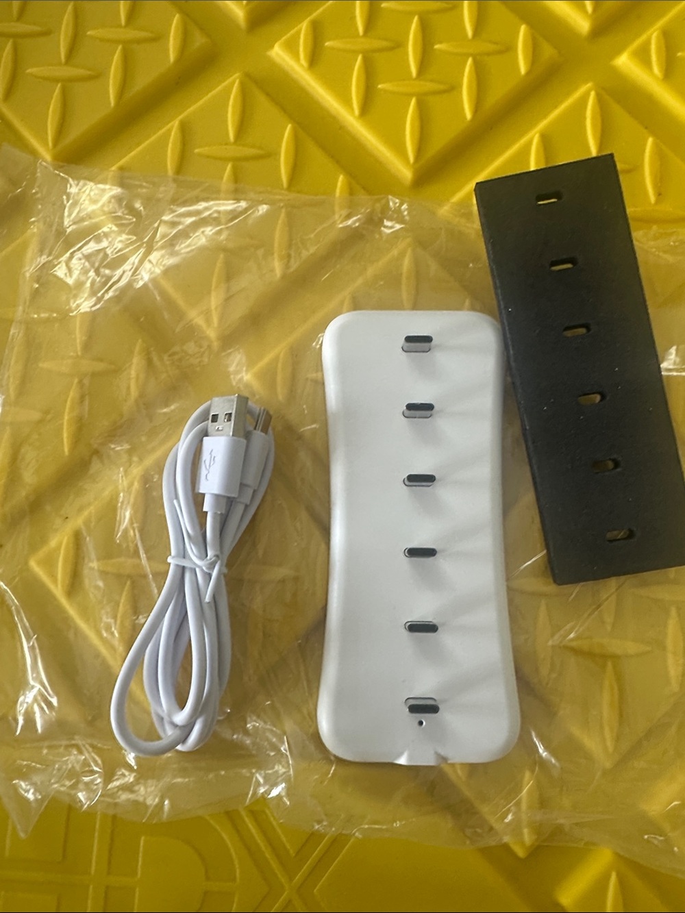 Universal White USB Charging Hub with Cable - White